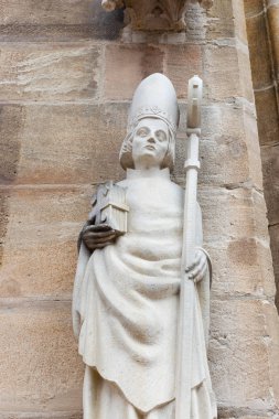 kilise taş sanatı rakamlar ve sütunlar güneye Alman tarihi kent antik cephesinde