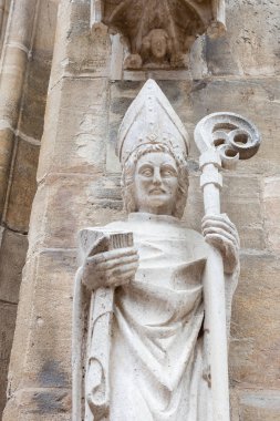 kilise taş sanatı rakamlar ve sütunlar güneye Alman tarihi kent antik cephesinde