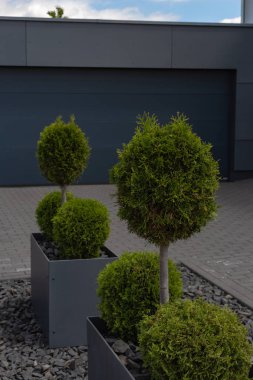 Şehir stuttgart yakınındaki güney Almanya kırsal banliyö sokakta modern siyah garaj