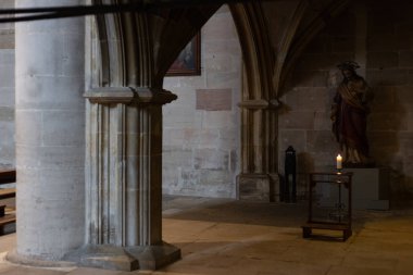 sunak Güney Almanya City stuttgart yakınındaki Katolik kilisesinde bir karanlık yüzü detayları