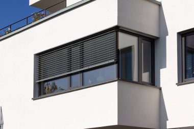 modern evler cepheler sonbahar güneş günü, Güney Almanya küçük kasabasında