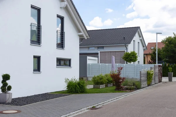 modern giriş alanı ve Güney Almanya kırsal şehir stuttgart yakınındaki garajda