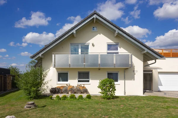 Arquitectura Moderna Casa Campo Rural Primavera Sur Alemania Cerca Ciudad —  Fotos de Stock