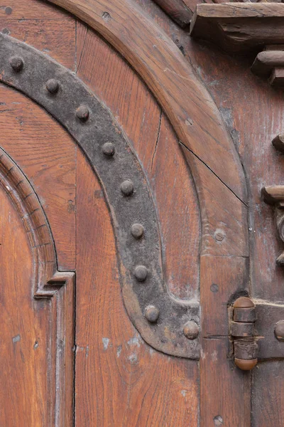 Iglesia Marrón Puerta Madera Con Manijas Detalles Ciudad Histórica Sur — Foto de Stock