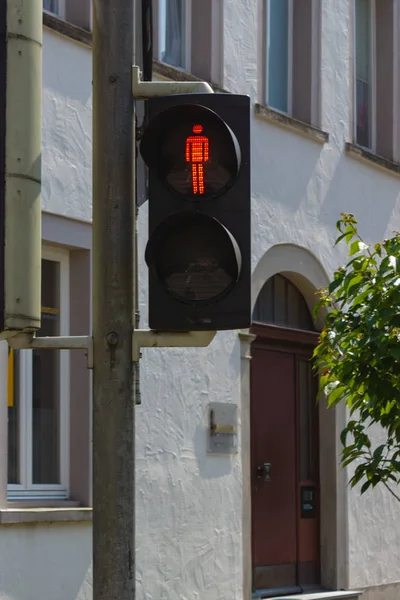 Sygnalizacja Świetlna Bawarskim Mieście Wangen Lato Dzień Słońca Błękitne Niebo — Zdjęcie stockowe