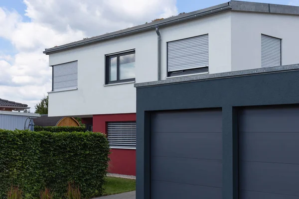 Moderne Zwarte Garage Suburban Straat Zuid Duitsland Platteland Buurt Van — Stockfoto