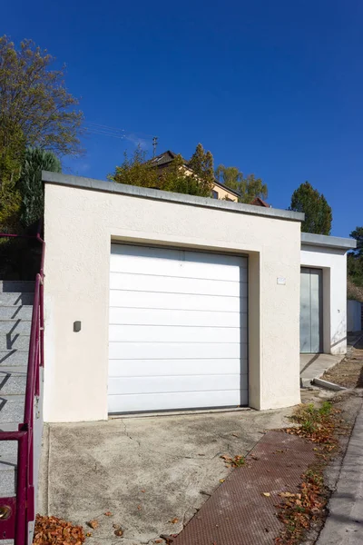 Carports Par Une Journée Ensoleillée Dans Une Petite Ville Dans — Photo