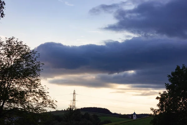 Linha Transmissão Baviera Sul Alemanha Nuvens Tempestade Céu Noturno Baviera — Fotografia de Stock