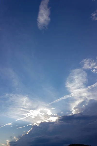 Gewitterwolken Blauer Himmel Sonnenstrahl Süddeutschland Bayern Bei Stadt Wangen — Stockfoto