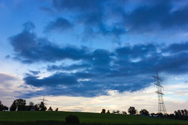 Линия Электропередачи Баварии Южной Германии Штормовых Облаках Вечернее Небо Баварии — стоковое фото