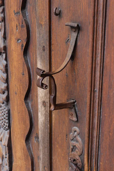 Iglesia Marrón Puerta Madera Con Manijas Detalles Ciudad Histórica Sur — Foto de Stock