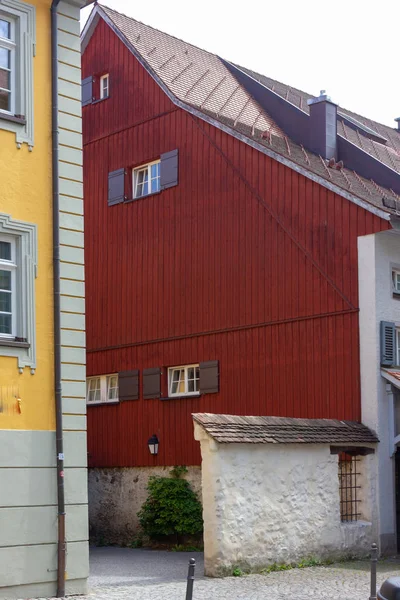 城市外墙在德国南部的巴伐利亚镇 Wangen 在蓝天阳光夏天的一天 — 图库照片