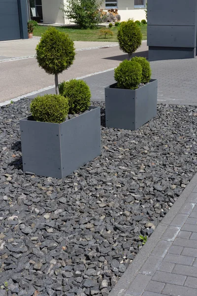 Şehir stuttgart yakınındaki güney Almanya kırsal banliyö sokakta modern siyah garaj