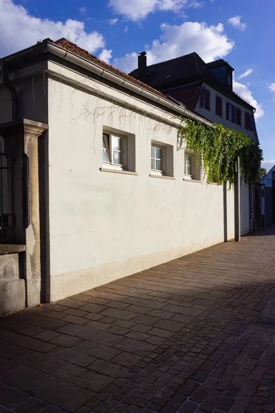 Grüner Efeu Einer Hellen Historischen Stadtmauer Schwäbisch Gmünd Einem Sonnigen — Stockfoto