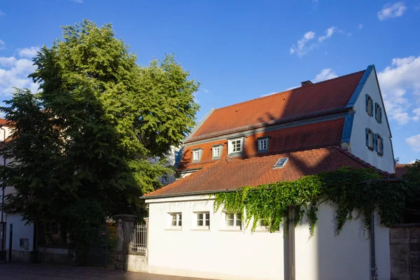 Stadtfassaden Der Historischen Stadt Schwäbisch Gmünd Bei Frühlingshaftem Sonnenschein Nachmittag — Stockfoto
