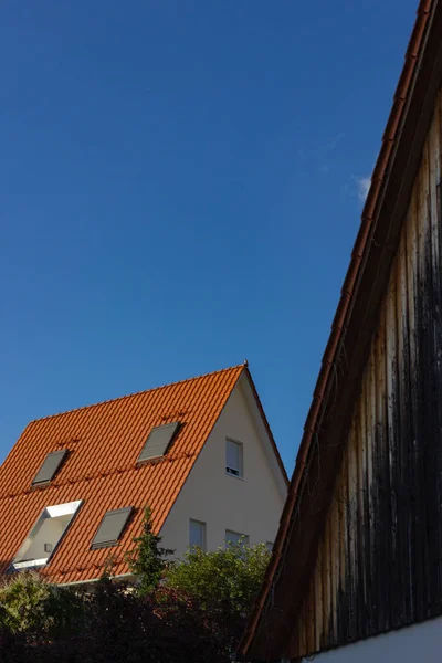 Blauer Himmel Stadtfassaden Und Dächer Süddeutschland Sommerabend Bei Stuttgart — Stockfoto