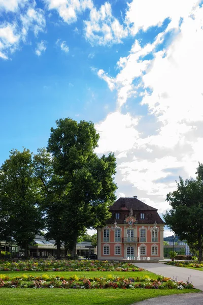 Castello Rokoko Parco Della Città Fiori Fiore Prato Verde Primavera — Foto Stock