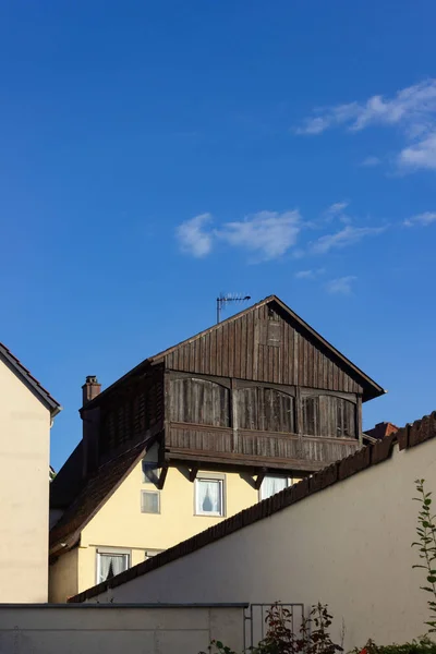 Cielo Blu Facciate Della Città Tetti Nel Sud Della Germania — Foto Stock