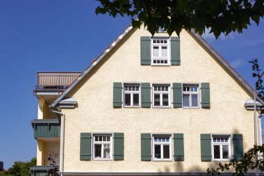 Şehir cepheler Güney Almanya'da Bavyera kasaba wangen üzerinde mavi gökyüzü gün güneş yaz