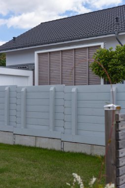 açık bahçe çiti bölücü ağaç ve yeşil Güney Almanya kırsal kırsal kesimde