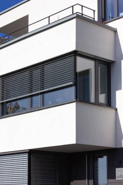 modern evler cepheler sonbahar güneş günü, Güney Almanya küçük kasabasında