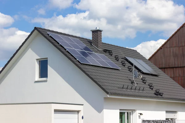 Solpanel Taket Södra Tysk Lantlig Våren Nära Staden Stuttgart — Stockfoto