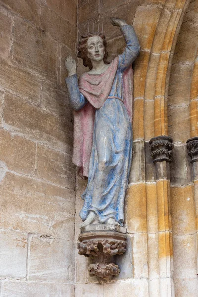 Figura Virgen Antigua Pared Iglesia Ciudad Histórica Del Sur Alemania — Foto de Stock