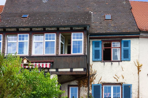 Historische Dachfassaden Bayern Einem Sonnigen Sommertag Unter Tiefblauem Himmel — Stockfoto