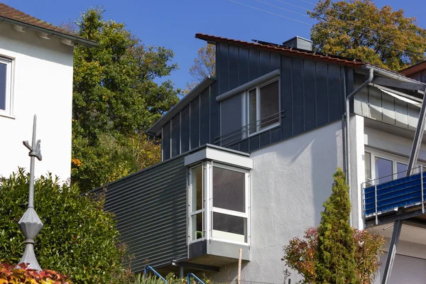 Casas Modernas Fachadas Pequeña Ciudad Sur Alemania Otoño Sol Día — Foto de Stock