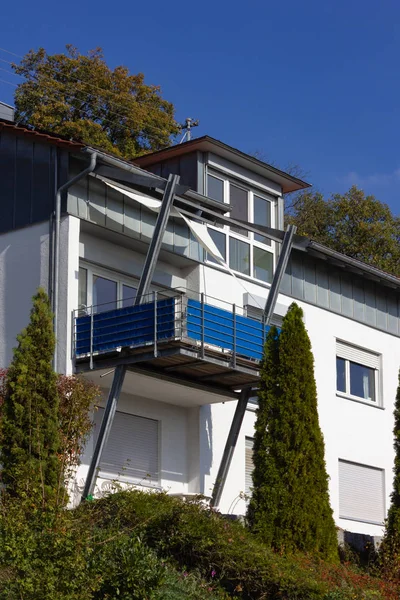 Casas Modernas Fachadas Pequeña Ciudad Sur Alemania Otoño Sol Día — Foto de Stock