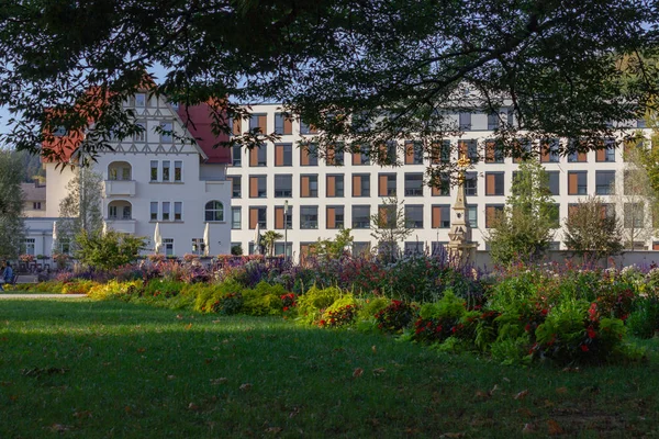 Byggnader Bakom Staden Parkträd Höstens Soliga Afternooon Tyskland — Stockfoto