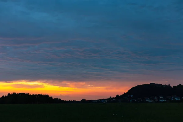 Закат Красочное Небо Рассвете Сельской Местности Южной Германии — стоковое фото
