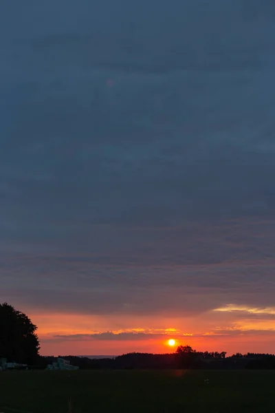 Закат Красочное Небо Рассвете Сельской Местности Южной Германии — стоковое фото