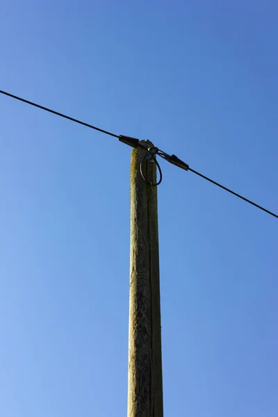 德国农村的电线杆和电缆 — 图库照片