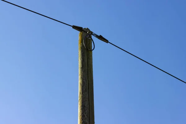 Strommast Und Kabel Auf Dem Land — Stockfoto