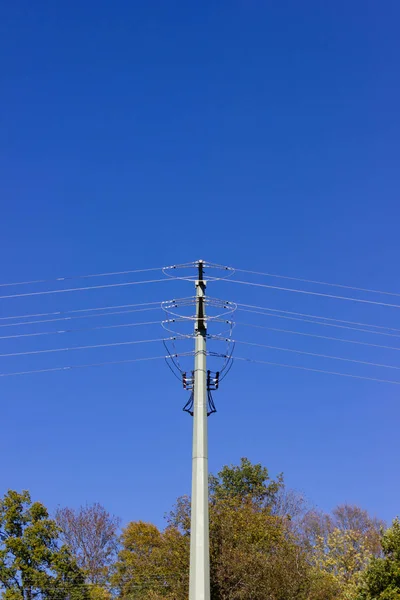 Strommast Und Kabel Auf Dem Land — Stockfoto