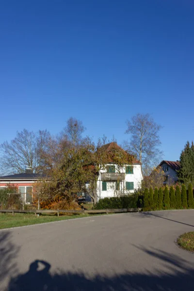Soukromé Domácí Budov Německu Podzimní Slunečný Den Modrá Obloha — Stock fotografie