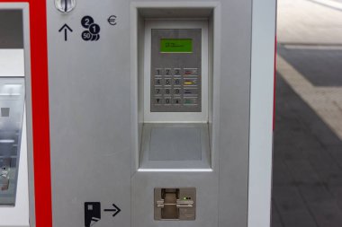 Trainstation ticketmachine Ayrıntılar Güney Almanya Locker'da Kasım öğleden sonra kapalı.