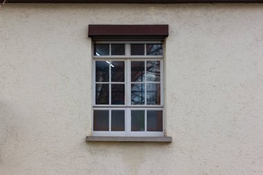 Güney Almanya şehirde sonbahar öğleden sonra ışık, kapı ve pencereleri ayrıntılarla tarihi şehir cepheler