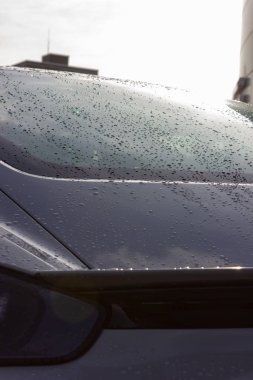 Alman spor otomobil vücut çalışma gri kahverengi krem renk ve düzgün eğriler ayrıntılarını arka ışık