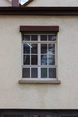 Güney Almanya şehirde sonbahar öğleden sonra ışık, kapı ve pencereleri ayrıntılarla tarihi şehir cepheler