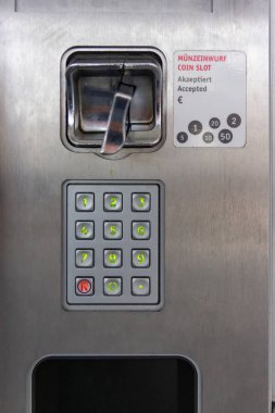 Trainstation ticketmachine Ayrıntılar Güney Almanya Locker'da Kasım öğleden sonra kapalı.