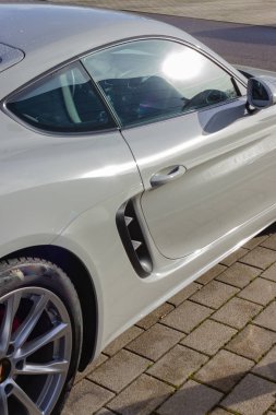 Alman spor otomobil vücut ayrıntılarını iş beyaz krem rengi ve yumuşak eğriler