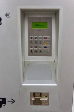 Trainstation ticketmachine Ayrıntılar Güney Almanya Locker'da Kasım öğleden sonra kapalı.