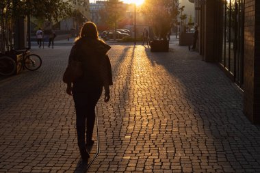 Alışveriş Merkezi insanlar günbatımı güney Almanya'da
