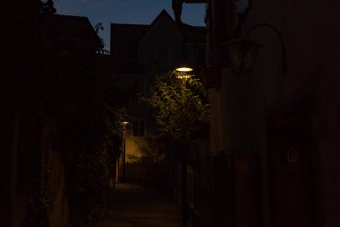 tarihi binalar windows ve lamba mavi saat gökyüzü geç akşam sonbahar ışık