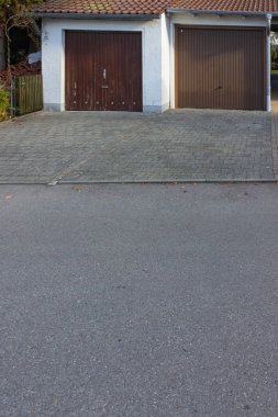 Almanya Bavyera kırsalında eski garaj