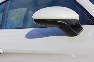 Alman spor otomobil vücut ayrıntılarını iş beyaz krem rengi ve yumuşak eğriler