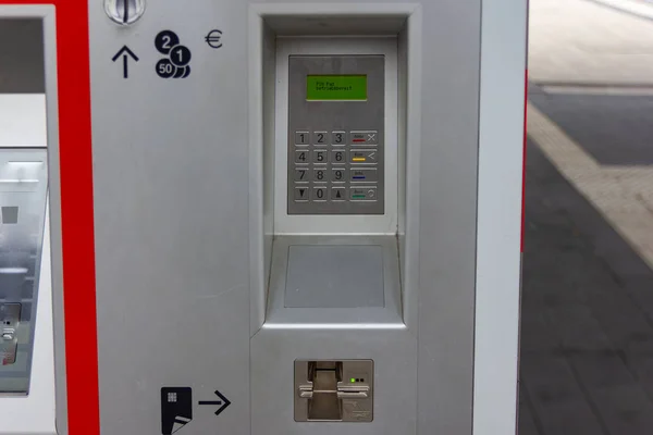 Trainstation Ticketmachine 사항에서 독일에서 사물함 — 스톡 사진