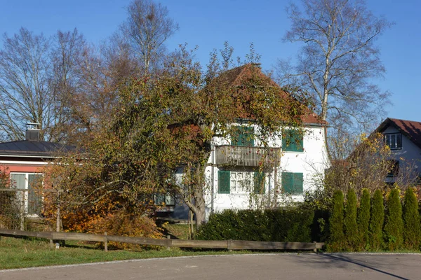 Saját Otthoni Épületeket Németországban Őszi Napsütés Nap Kék Alatt — Stock Fotó
